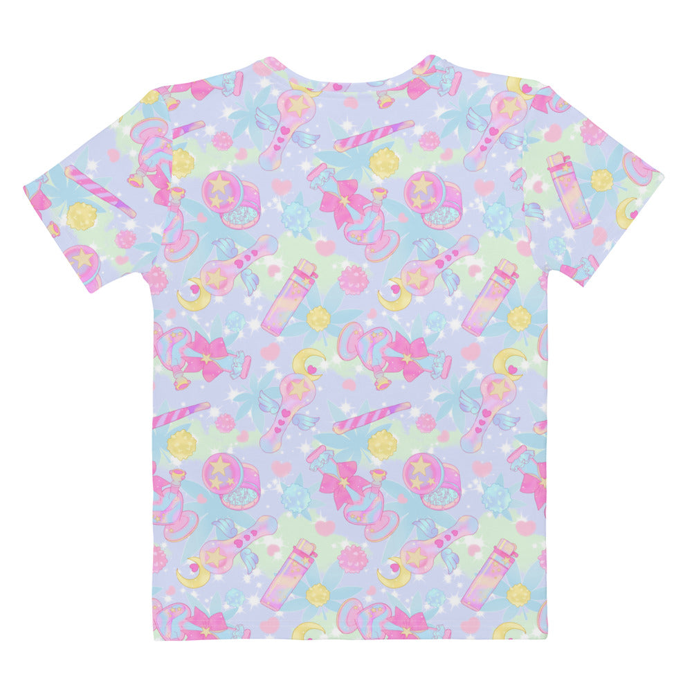 Colorful Indica Magica T-shirt featuring a playful pattern, perfect for summer outings and casual style.