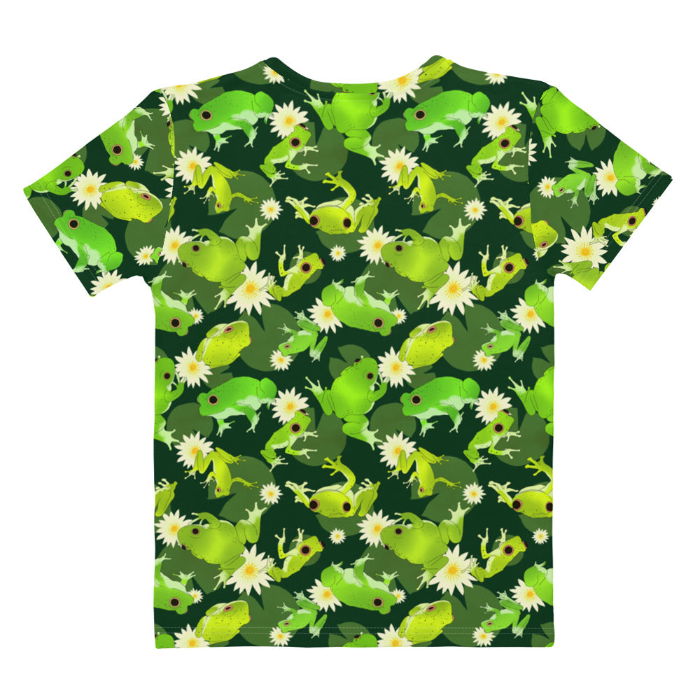 Stylish Kero-kero T-shirt featuring a vibrant frog design, perfect for a cool and comfortable look.