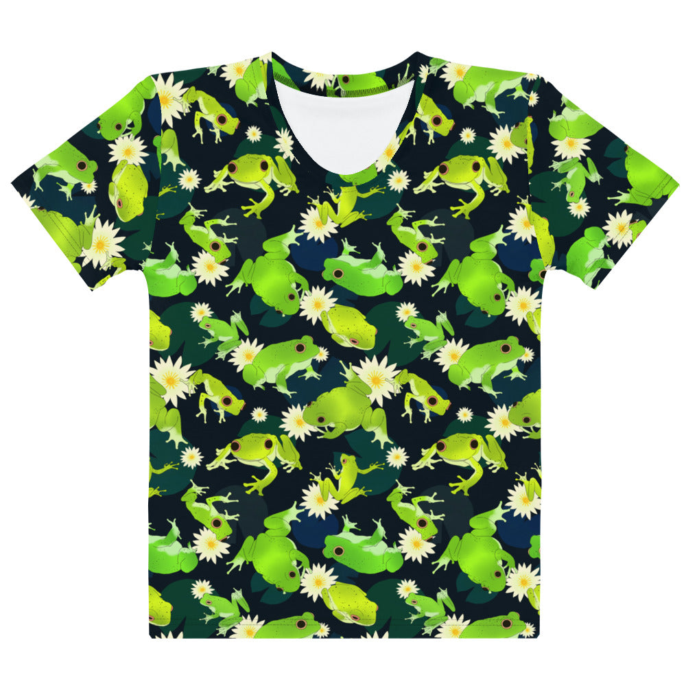 Vibrant Kero-kero T-shirt featuring unique amphibian prints, perfect for a comfortable and stylish look.